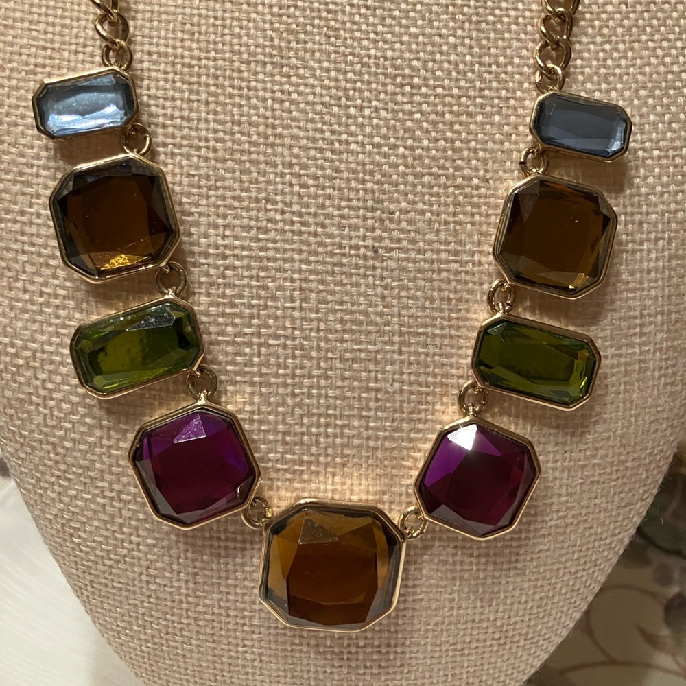 VINTAGE NRQ GOLD TONE MULTICOLOR AND FACETED LARGE RHINESTONES - Picture 4 of 11